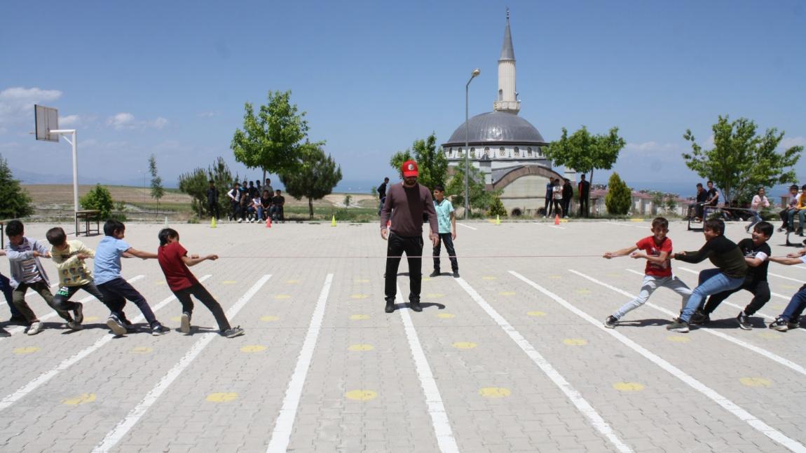 Okulumuzda Geleneksel Oyun Şenliği Düzenlendi